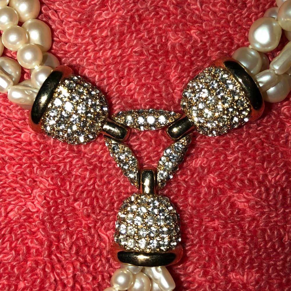 Richelieu faux pearl necklace from the 1980’s